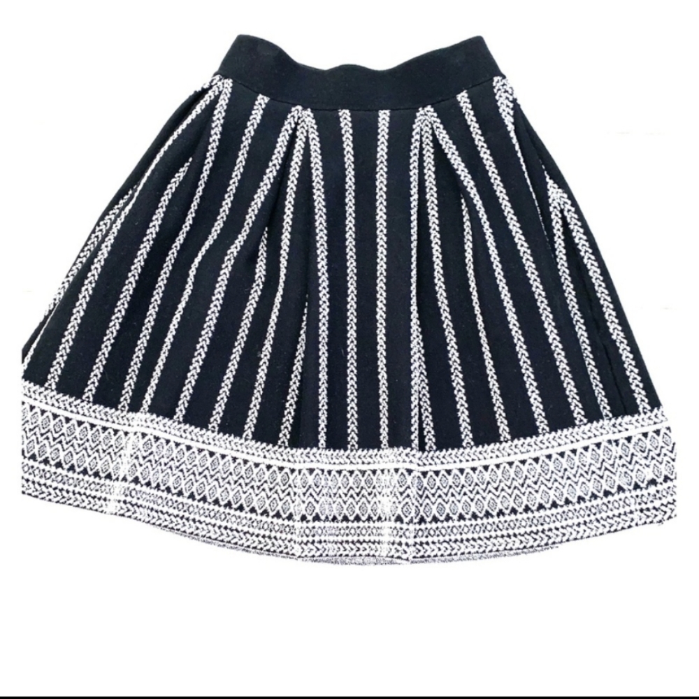 Maison- Alaīa Pleated Skirt